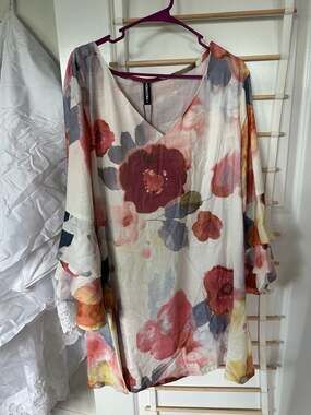 Noracora Floral Print V-Neck Bell-Cuff-Sleeve Dress Size XXL